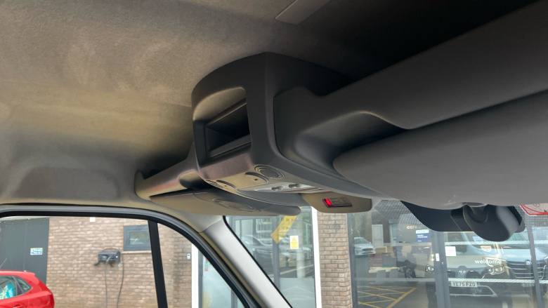 Renault Master Mwb Diesel Fwd MM35dCi 135 Business+ Medium Roof Van